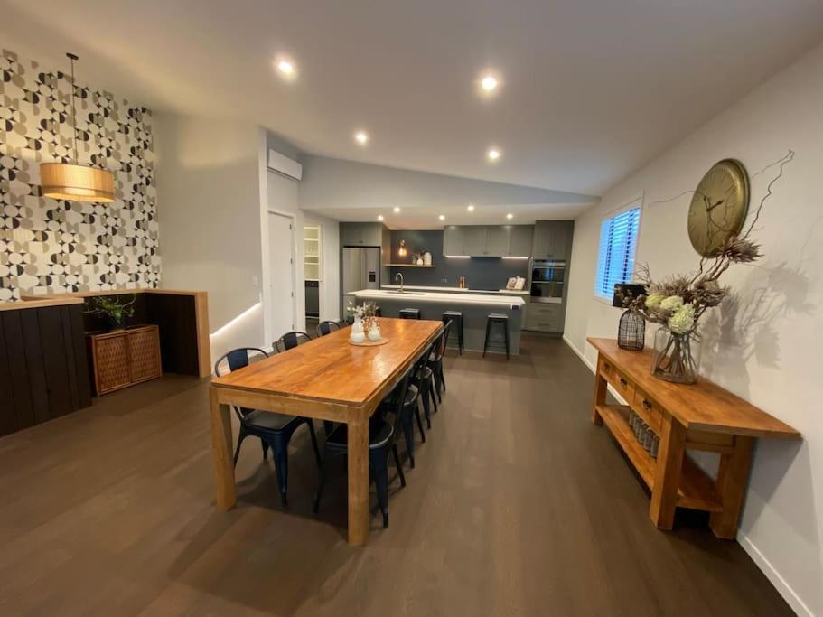 Luxury Escape In Cbd - Walking Distance To Town Villa Тауранга Екстериор снимка