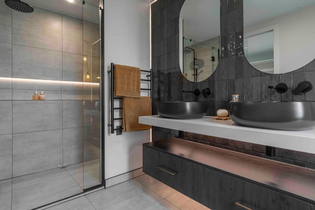 Luxury Escape In Cbd - Walking Distance To Town Villa Тауранга Екстериор снимка