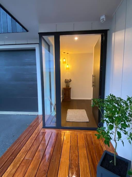Luxury Escape In Cbd - Walking Distance To Town Villa Тауранга Екстериор снимка